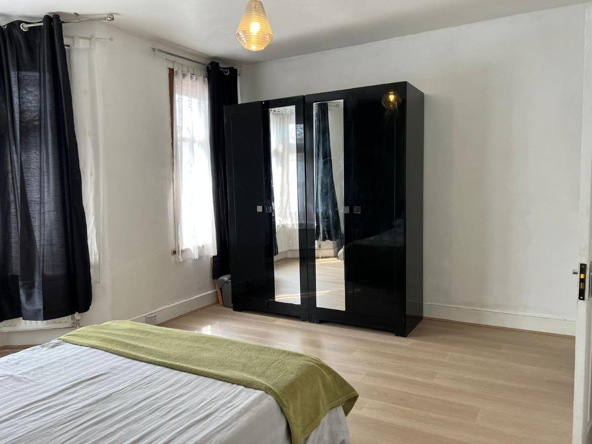 The Leyton Oasis Hotel London Exterior photo