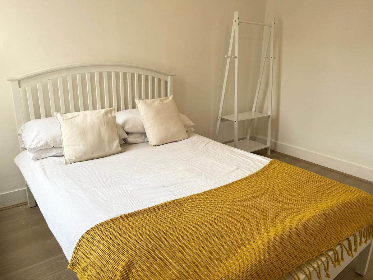 The Leyton Oasis Hotel London Exterior photo