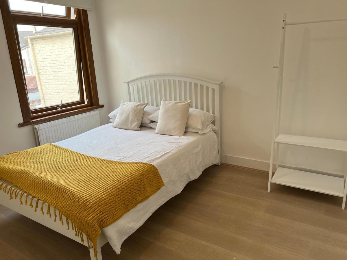 The Leyton Oasis Hotel London Exterior photo