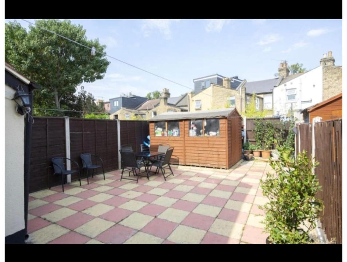 The Leyton Oasis Hotel London Exterior photo